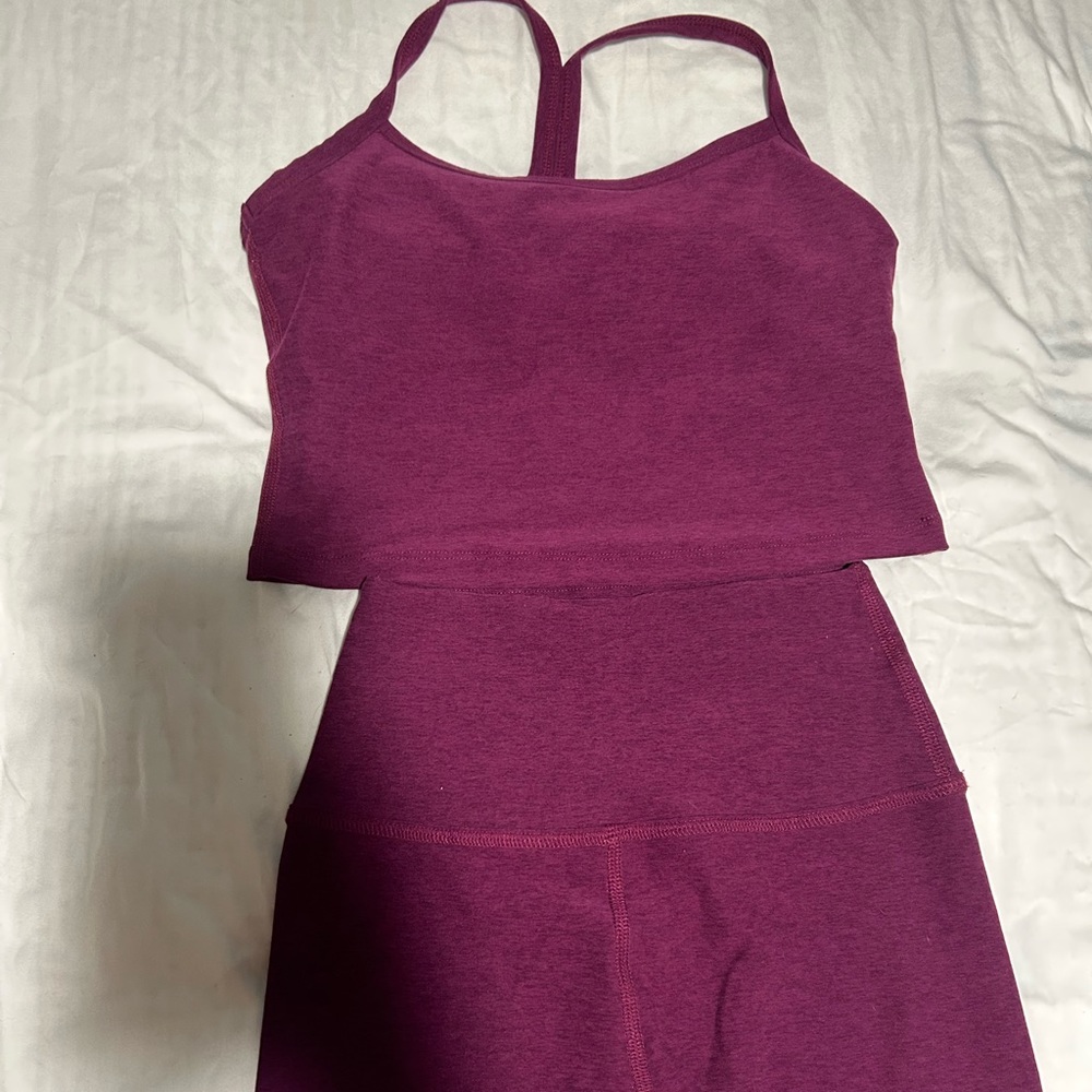 Beyond yoga tank and leggings SET , worn maybe 2 times. No pilling